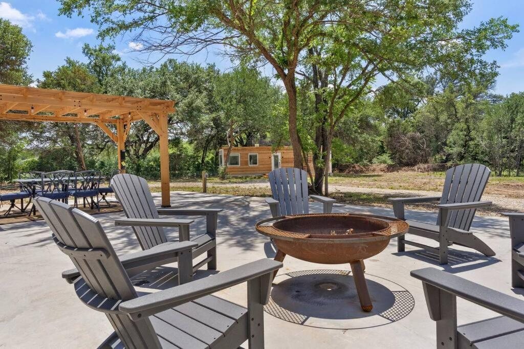 וות'רפורד The Lonely Bull Luxury Container Home On 5 Acres מראה חיצוני תמונה