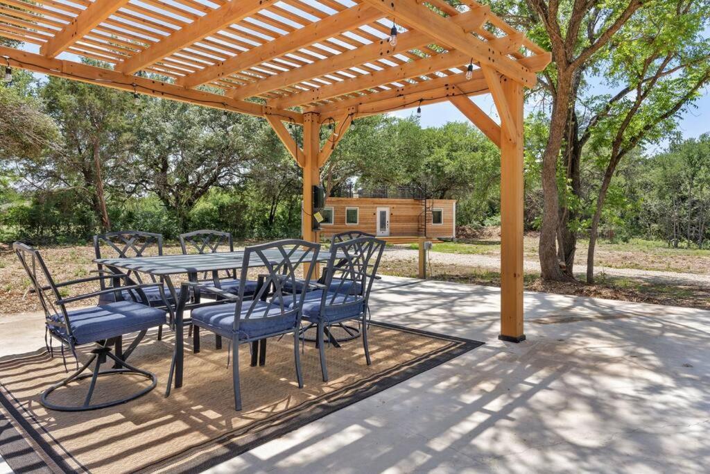 וות'רפורד The Lonely Bull Luxury Container Home On 5 Acres מראה חיצוני תמונה