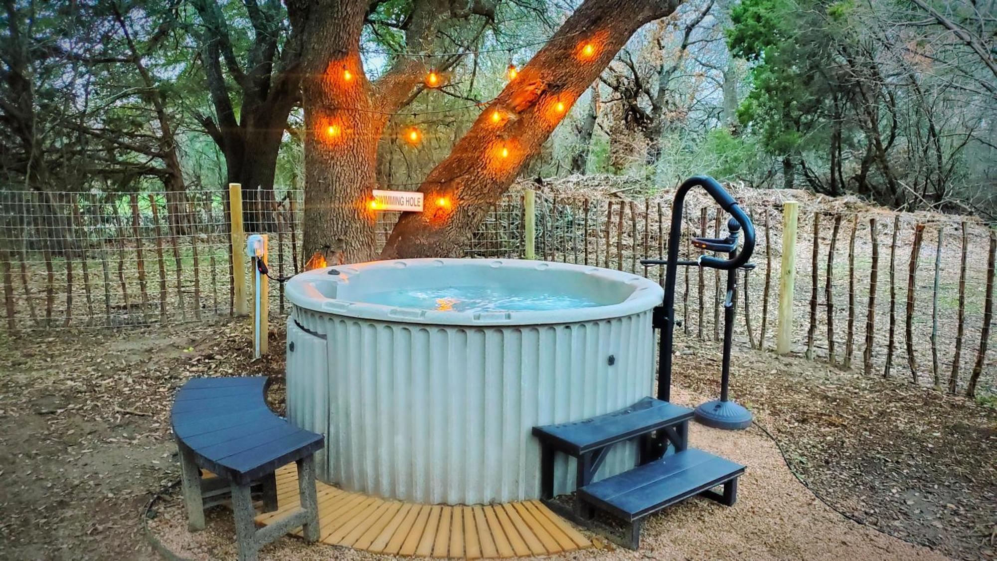 וות'רפורד The Lonely Bull Luxury Container Home On 5 Acres מראה חיצוני תמונה
